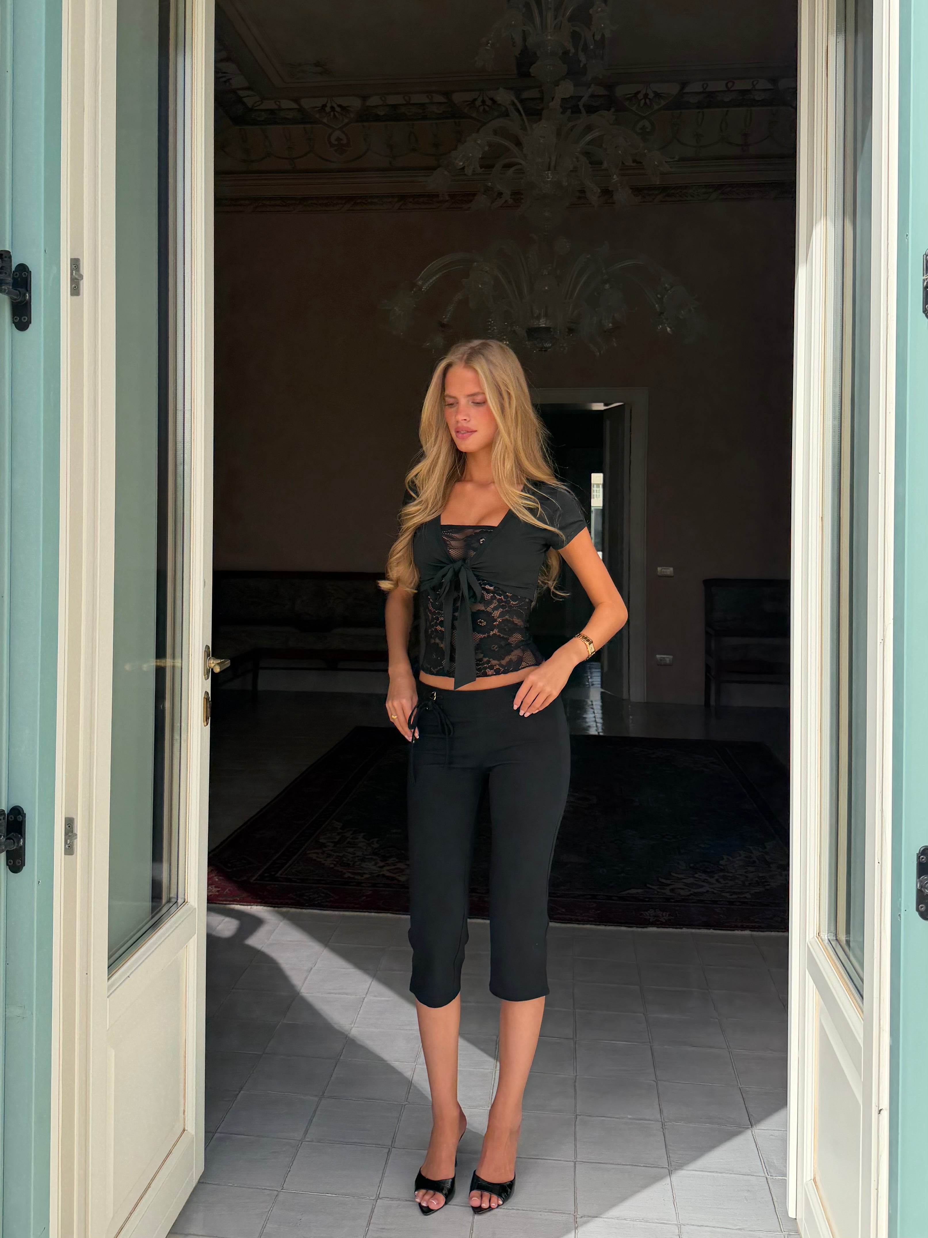 Buckle Spodnie Capri – Czarne