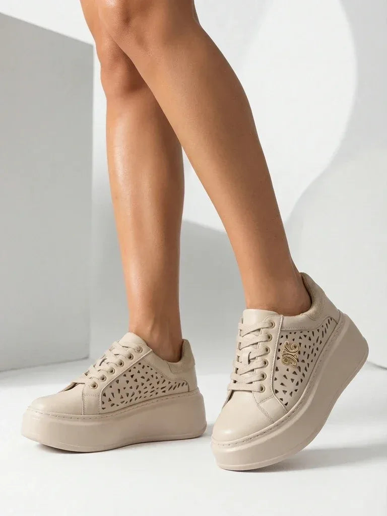 Beżowe Sneakersy z Ażurowym Panelem