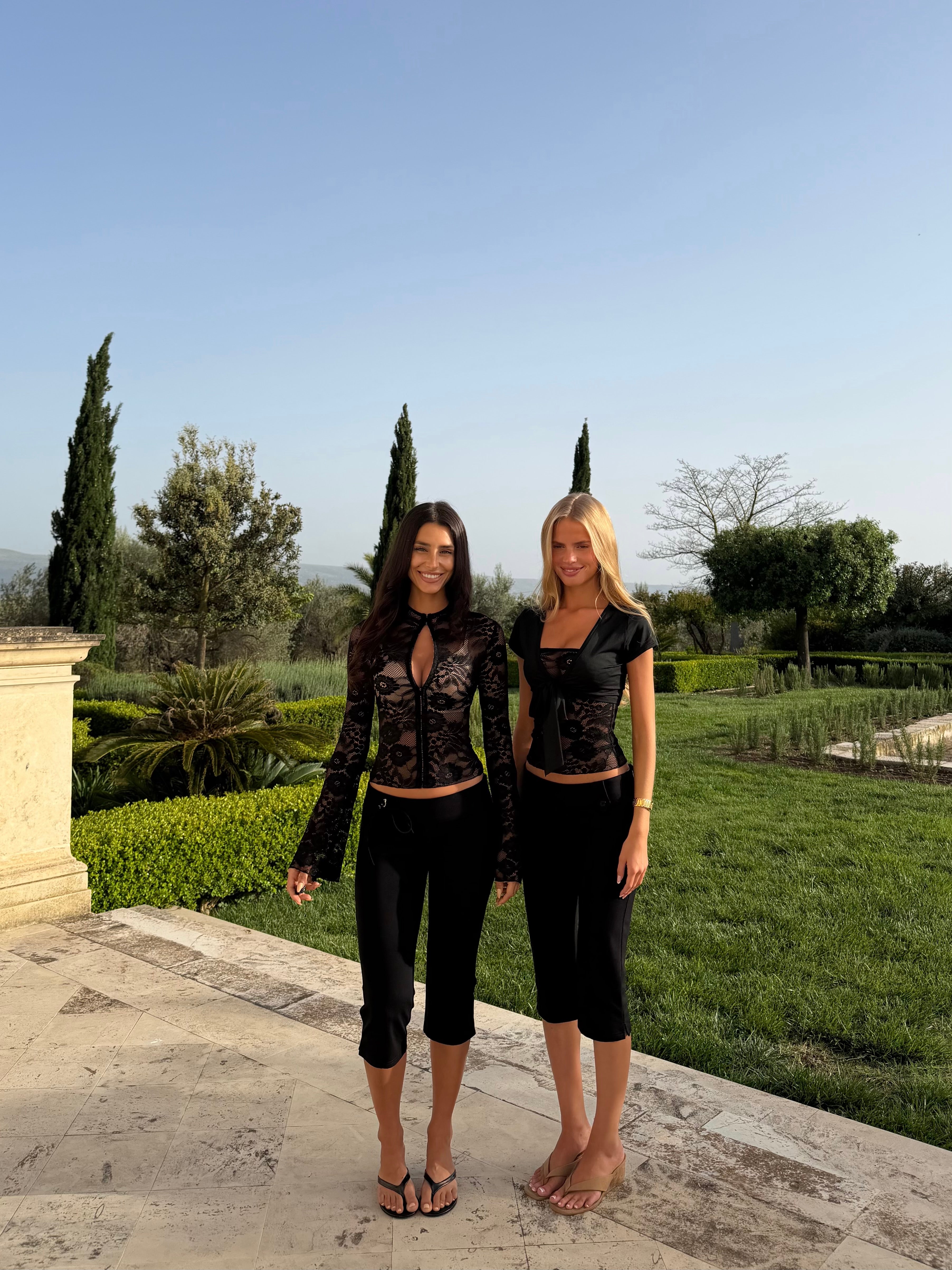 Buckle Spodnie Capri – Czarne