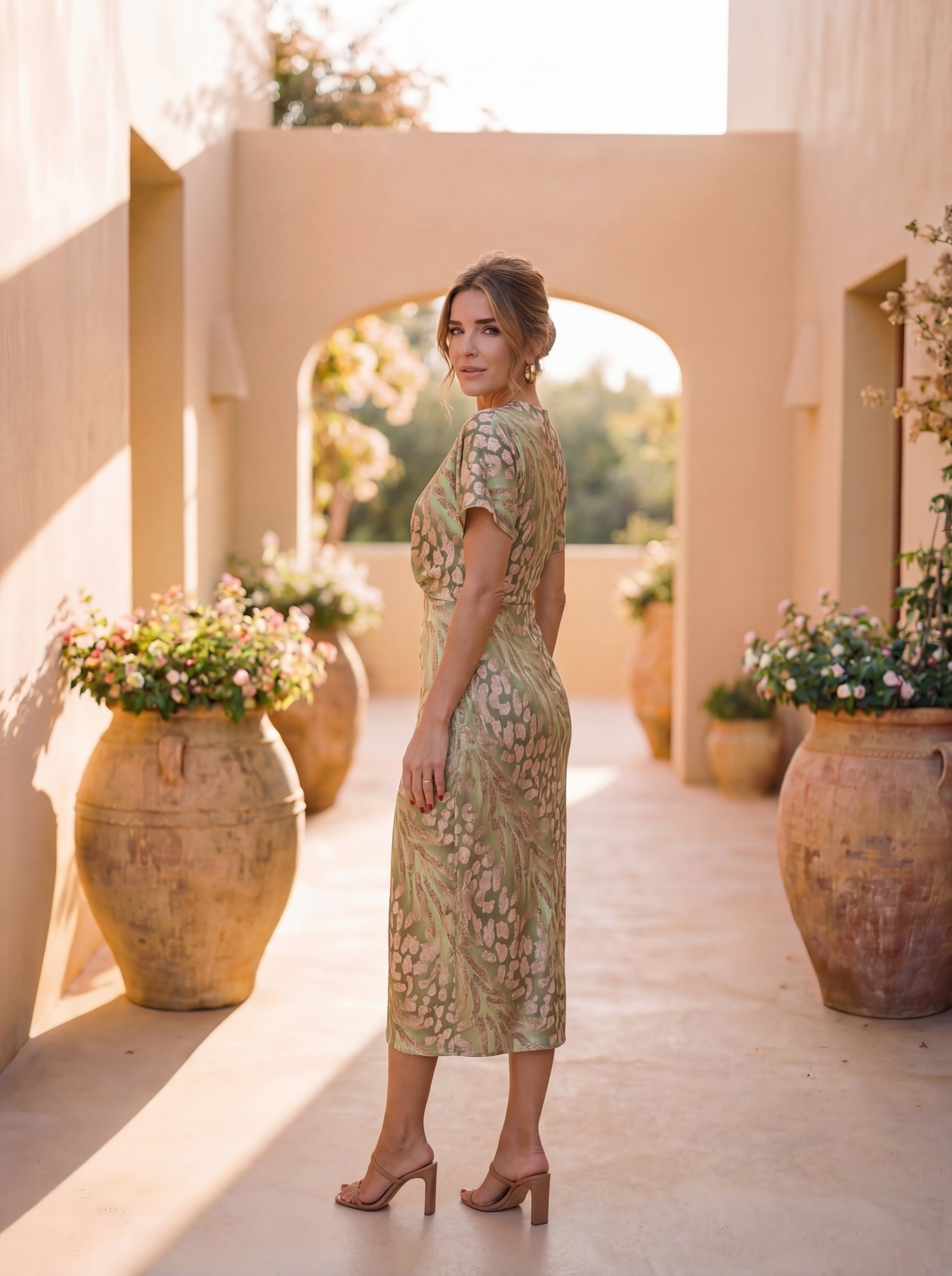 Antonina | Elegancka Sukienka z Lekkiej, Płynnej Tkaniny