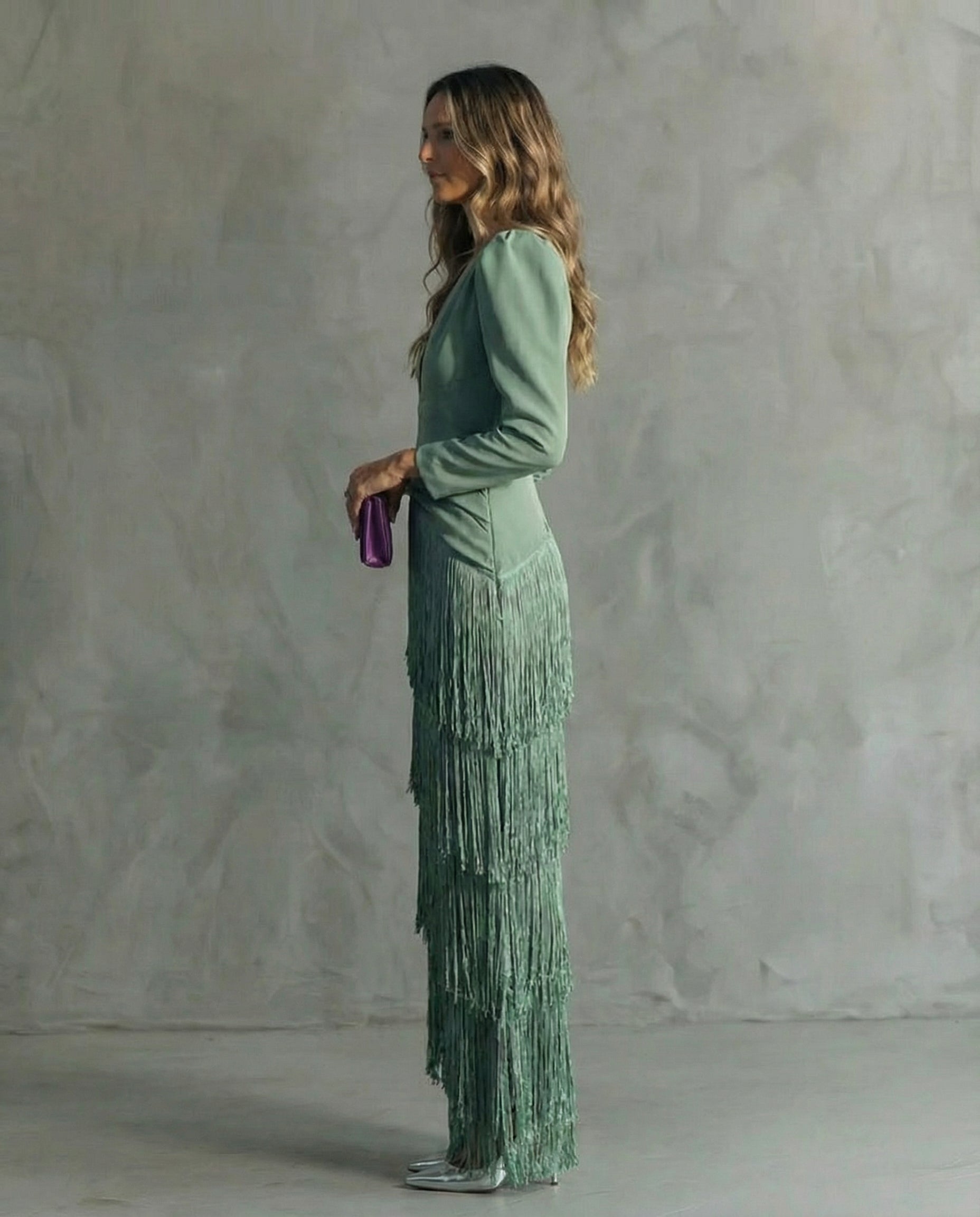 Klara | Elegancka Sukienka z Frędzlami przy Rękawach