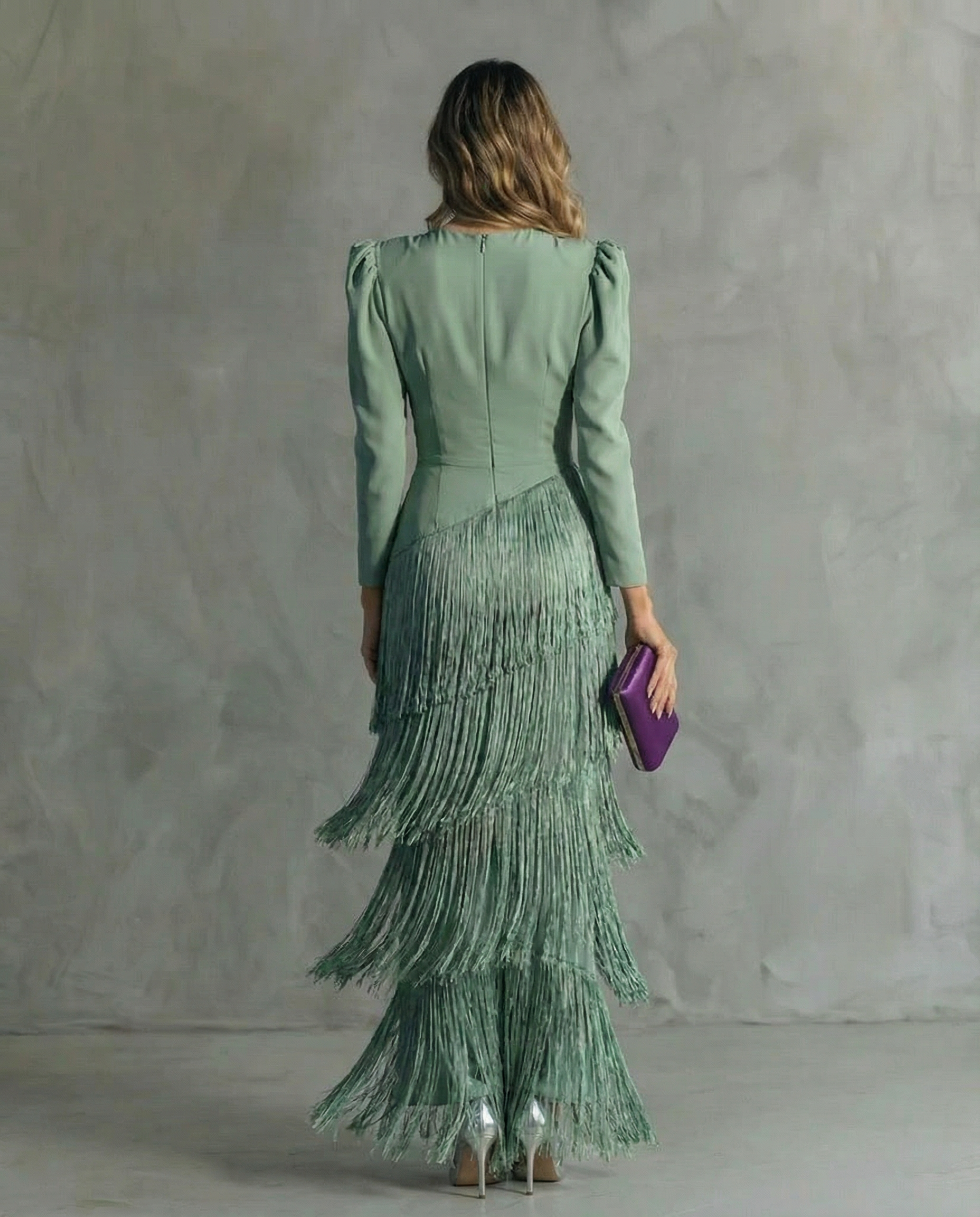 Klara | Elegancka Sukienka z Frędzlami przy Rękawach