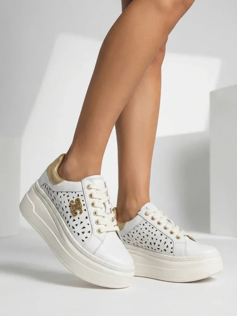 Białe Sneakersy z Ażurowym Panelem i Złotymi Akcentami