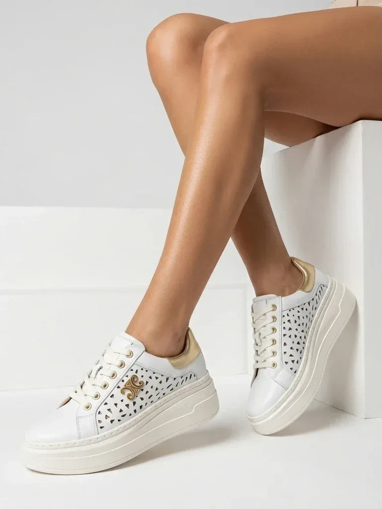 Białe Sneakersy z Ażurowym Panelem i Złotymi Akcentami