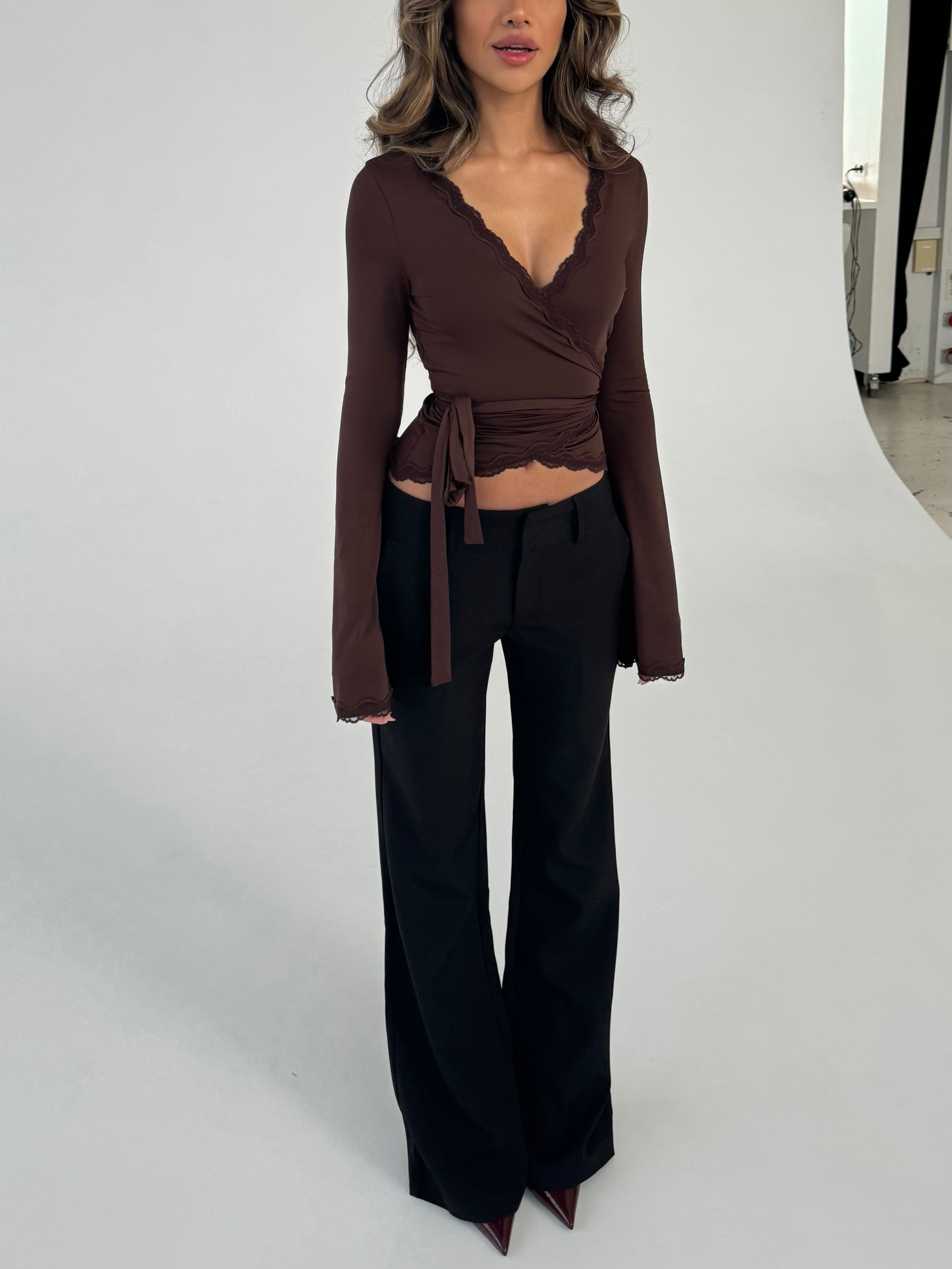 TALL Livia spodnie z niskim stanem – Czarne