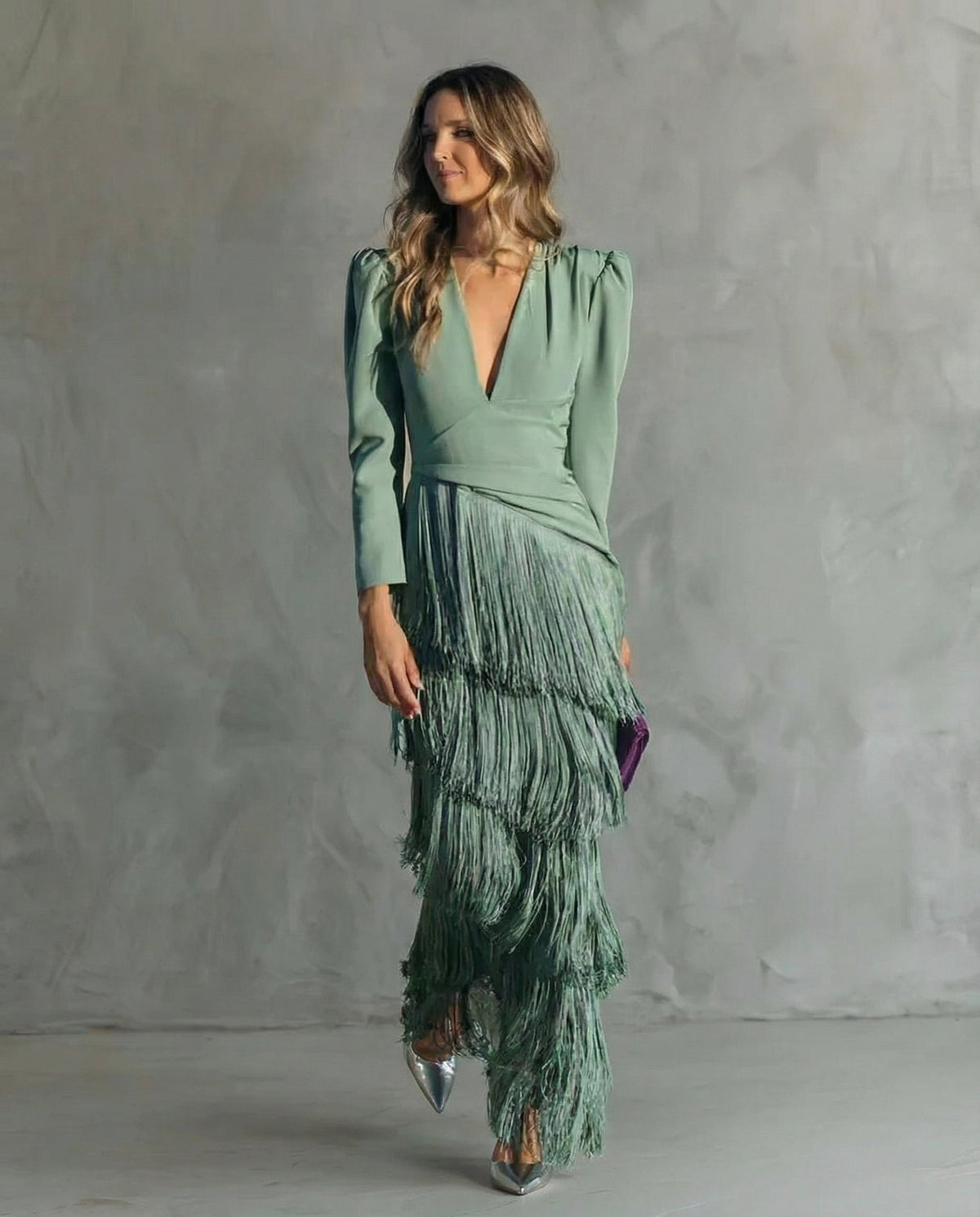 Klara | Elegancka Sukienka z Frędzlami przy Rękawach