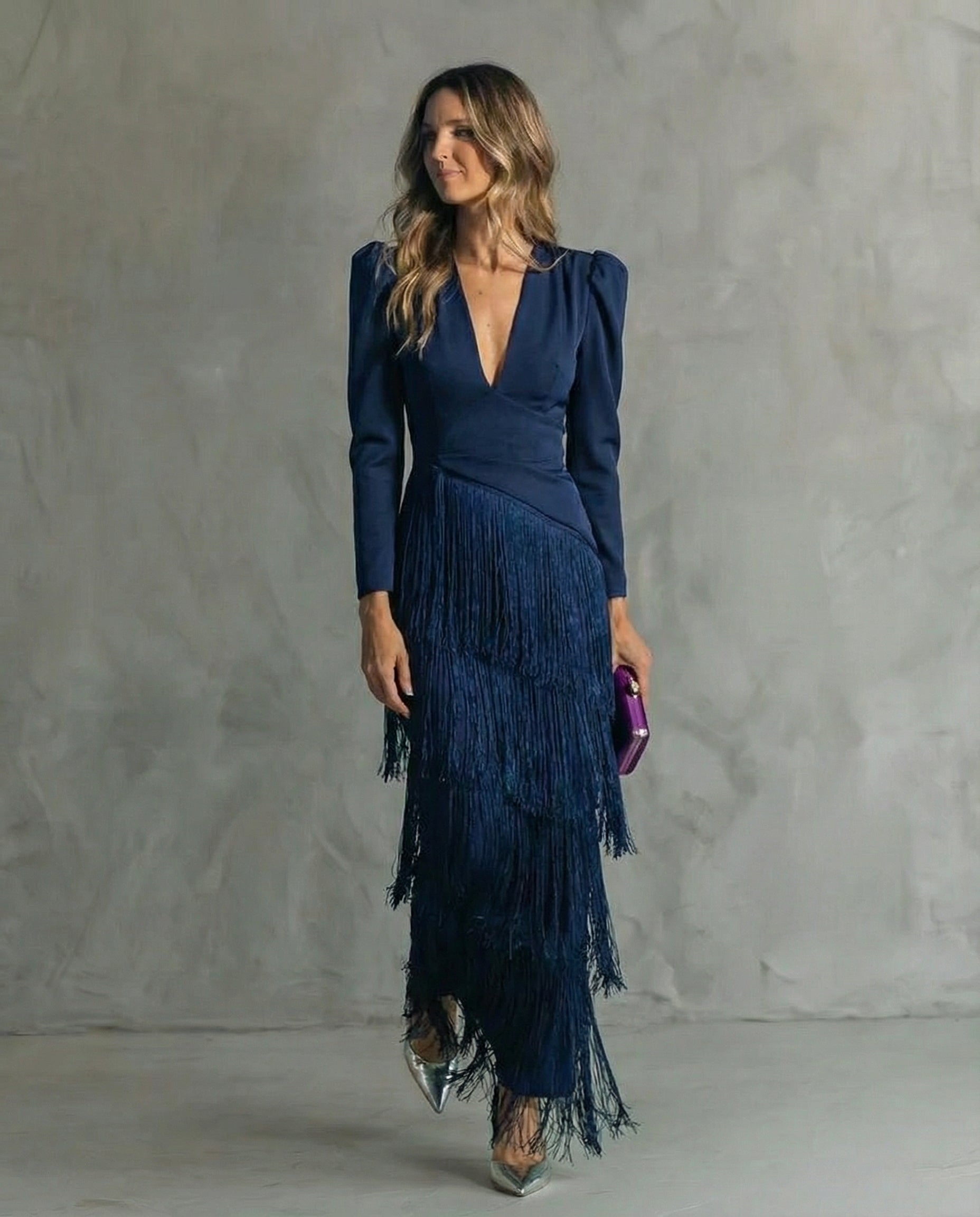 Klara | Elegancka Sukienka z Frędzlami przy Rękawach